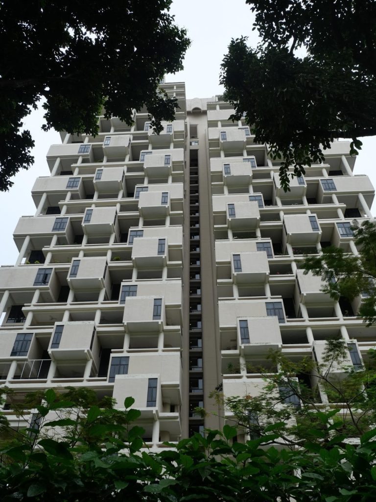 Imagen hecha por MOMP de The Colonnade, Singapur. Paul Rudolph.