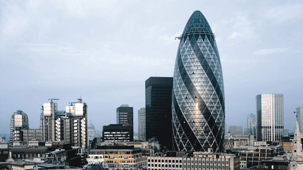 Foto de la Obra clave de Norman Foster: 30 St Mary Axe (The Gherkin), Londres (2001-2004)