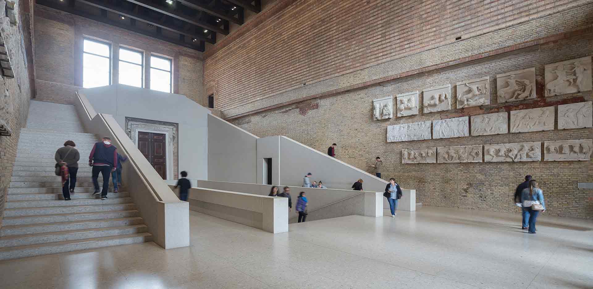 Foto del neues museum de berlin, un ejemplo de la relacion entre arquitectura y palimpsesto